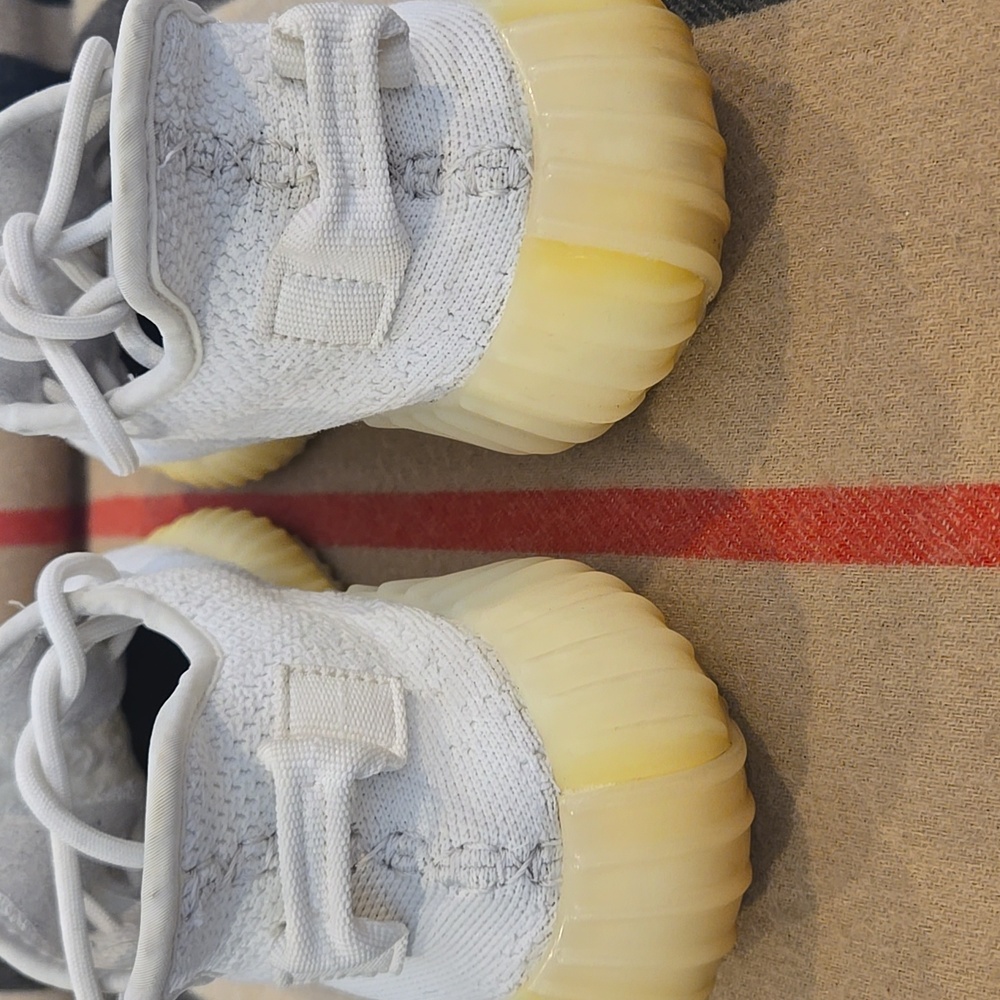 Adidas Yeezy BOOS 350 VS Low Cream White Sz  8 US - Picture 2 of 8